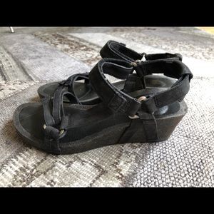 TEVA YSIDRO WEDGE SANDAL size 7/38 eur